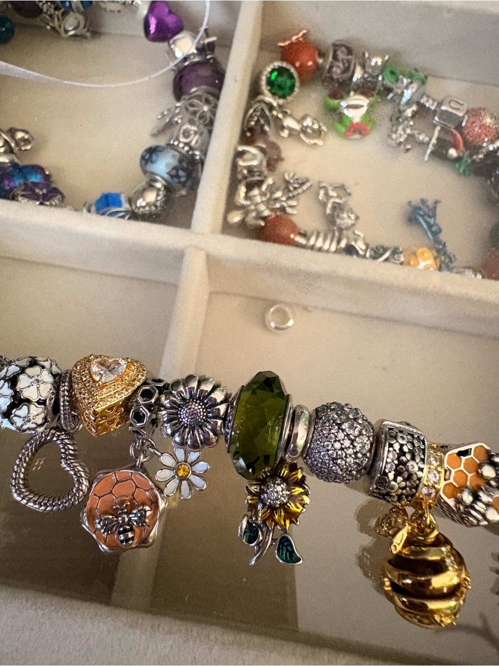 Pandora daisy and bee themed bracelet - Picture 6 of 9